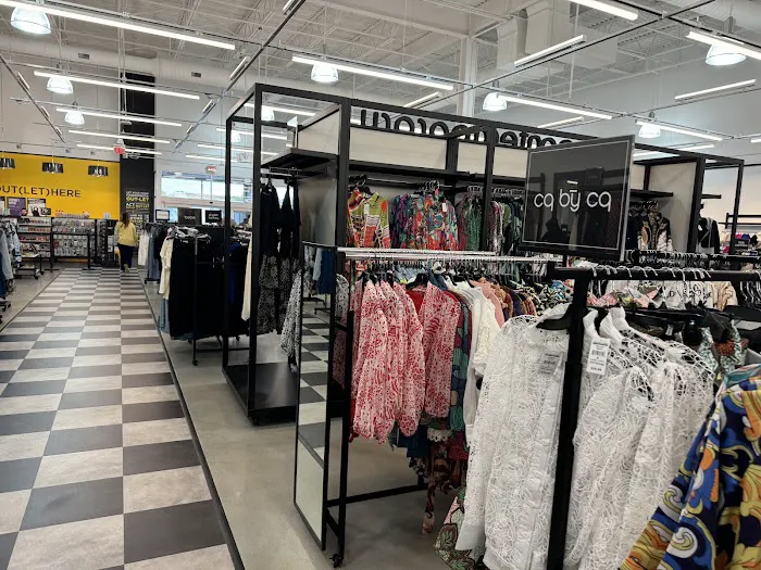 Bloomingdale's Outlet 7