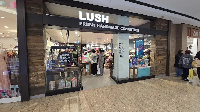 Lush Cosmetics Westfarms Mall 2