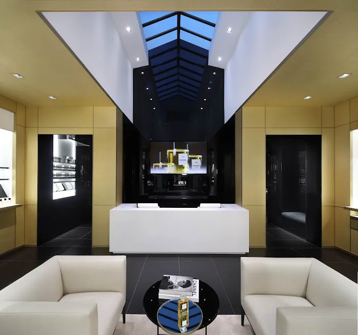 CHANEL FRAGRANCE AND BEAUTY BOUTIQUE 4