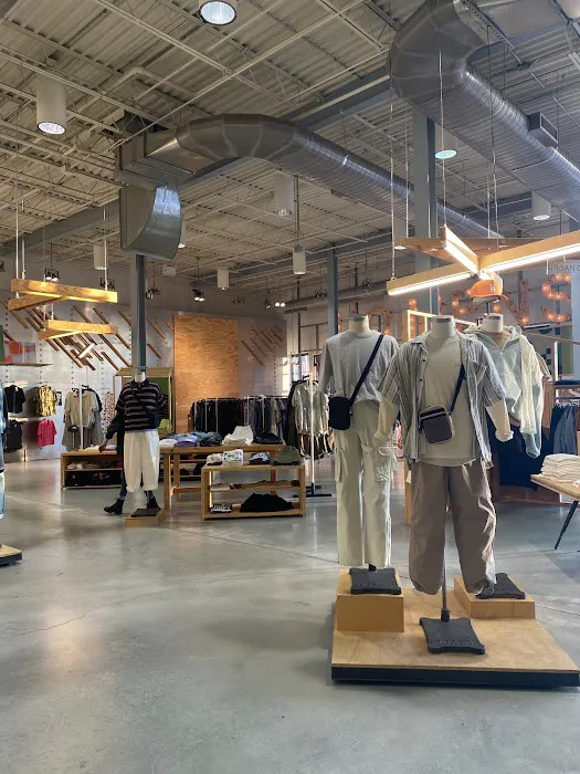 Urban Outfitters 8