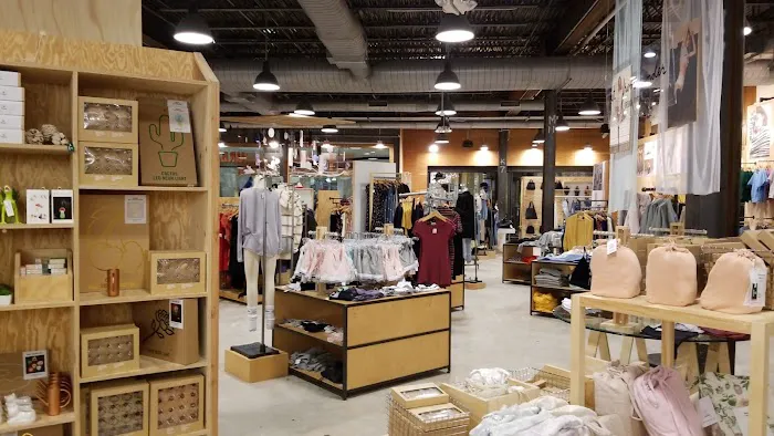 Urban Outfitters 0