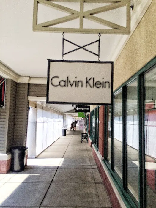 Calvin Klein 4
