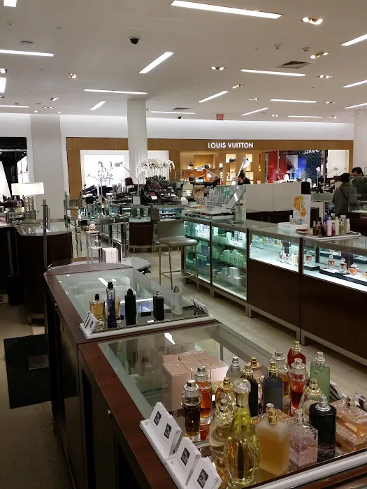 Saks Fifth Avenue 0
