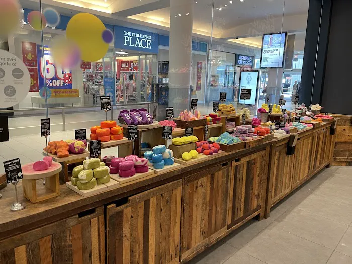 Lush Cosmetics Roosevelt Field 5