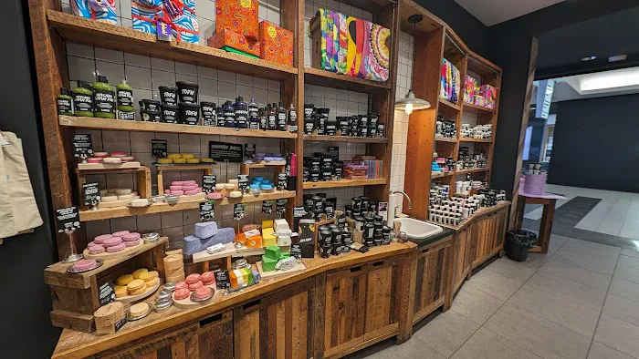 Lush Cosmetics Roosevelt Field 4