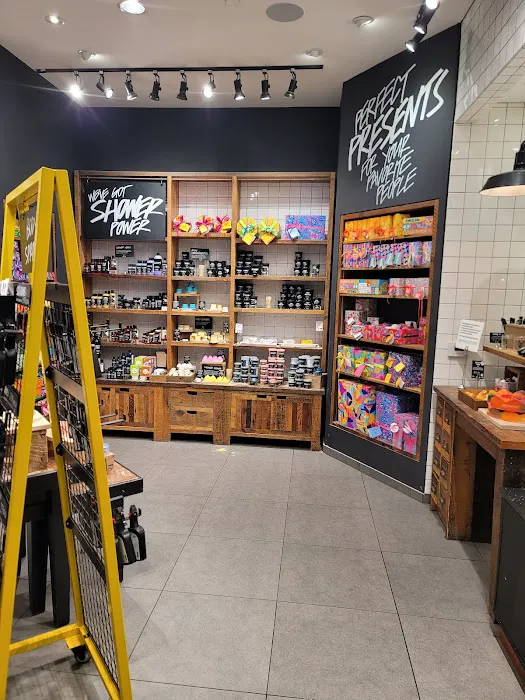 Lush Cosmetics Roosevelt Field 7