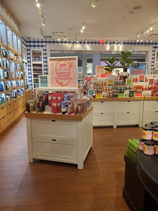 Bath & Body Works 1