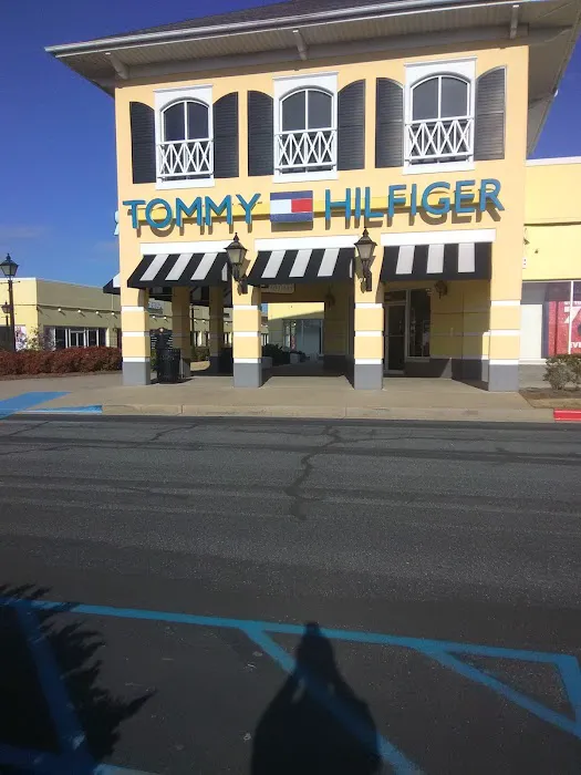 Tommy Hilfiger 8