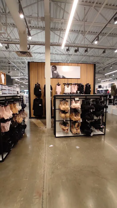 Calvin Klein 8