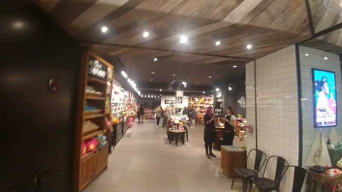 Lush Cosmetics Smith Haven Mall 4