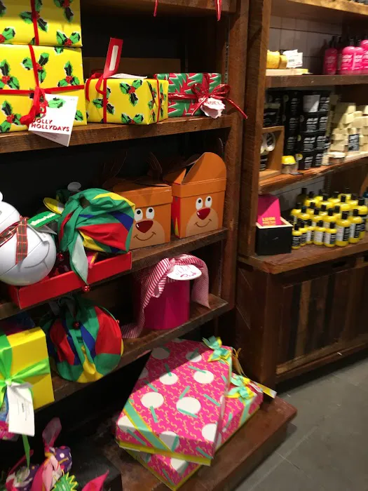 Lush Cosmetics Smith Haven Mall 7