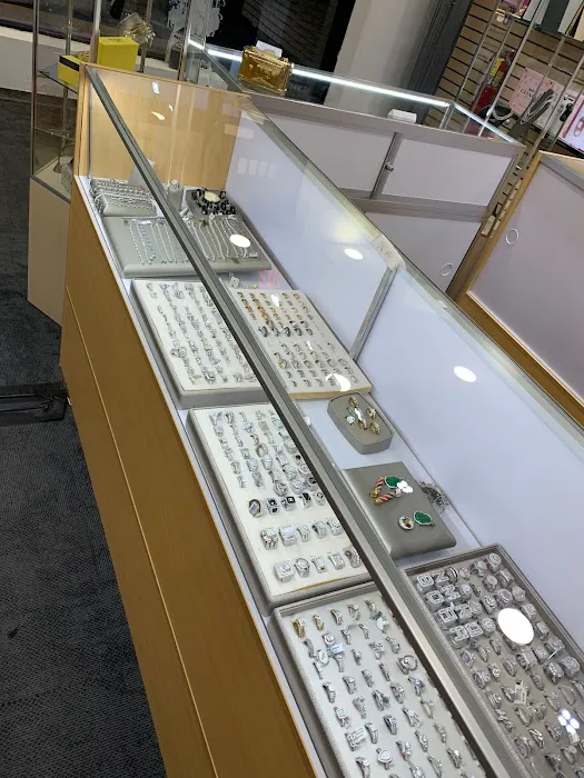 Perfume & jewelry 1