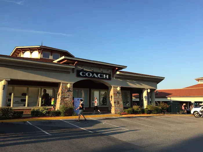 COACH Outlet 0