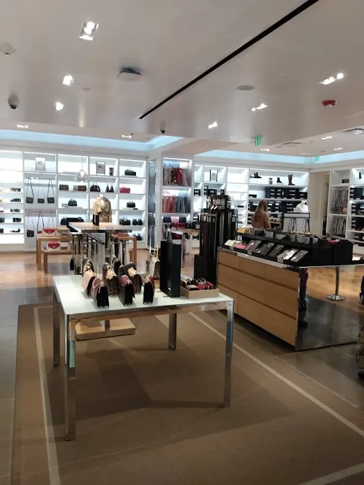 COACH Outlet 2