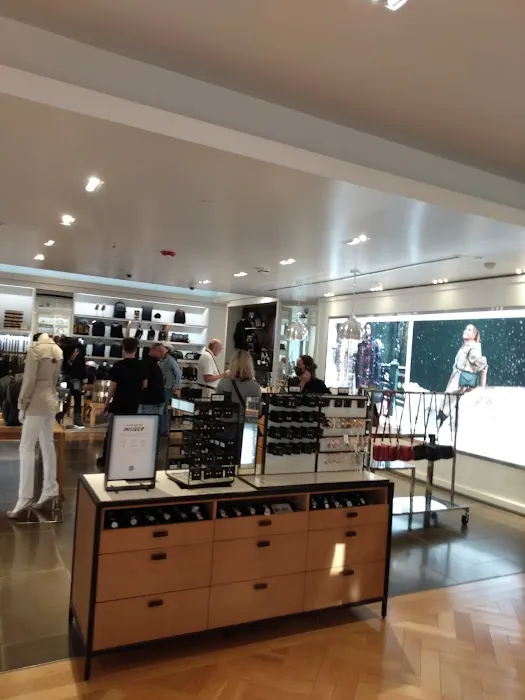 COACH Outlet 4