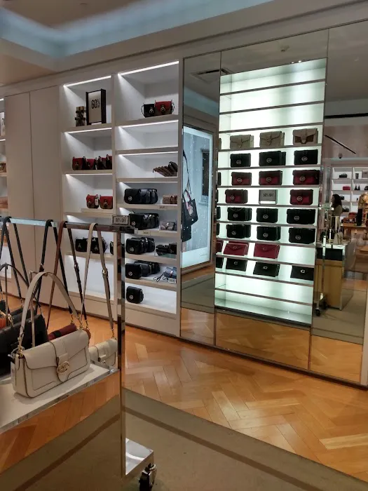 COACH Outlet 8