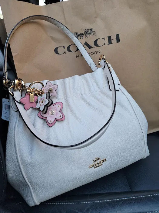 COACH Outlet 6