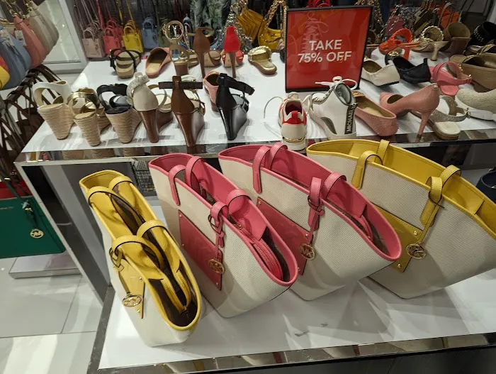 Michael Kors Outlet 3