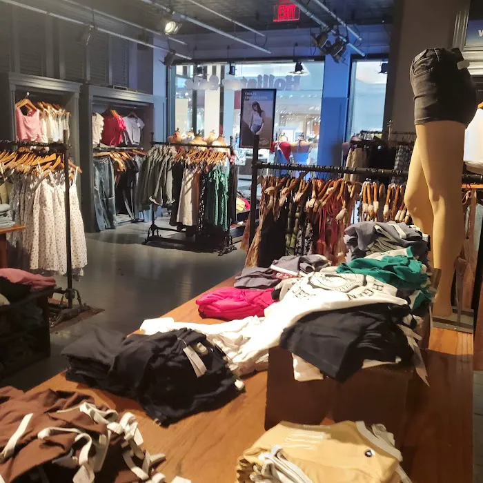 Hollister Co. 5