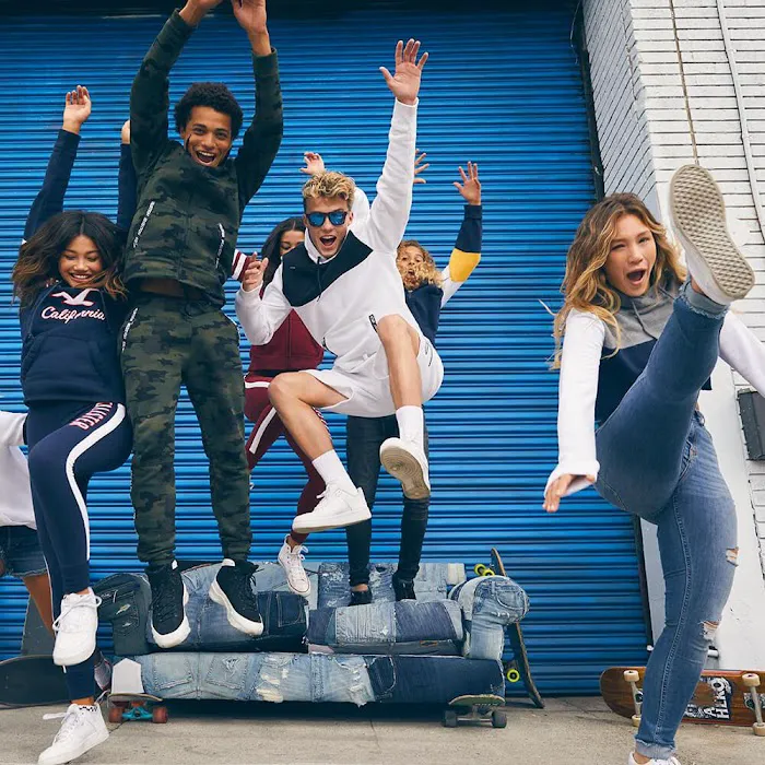 Hollister Co. 7