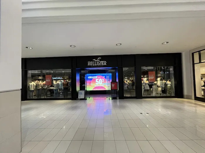 Hollister Co. 6