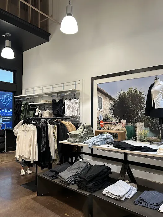 Abercrombie & Fitch 9
