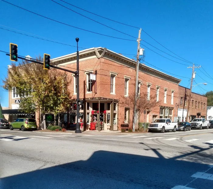 Avon Outlet & Boutique 4