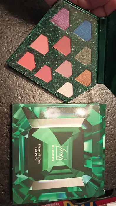 Avon Outlet & Boutique 3