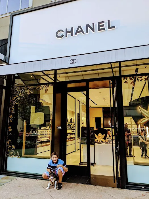 CHANEL FRAGRANCE AND BEAUTY BOUTIQUE 0