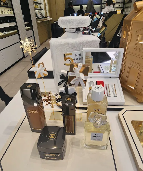 CHANEL FRAGRANCE AND BEAUTY BOUTIQUE 5
