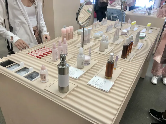 Glossier Atlanta 0