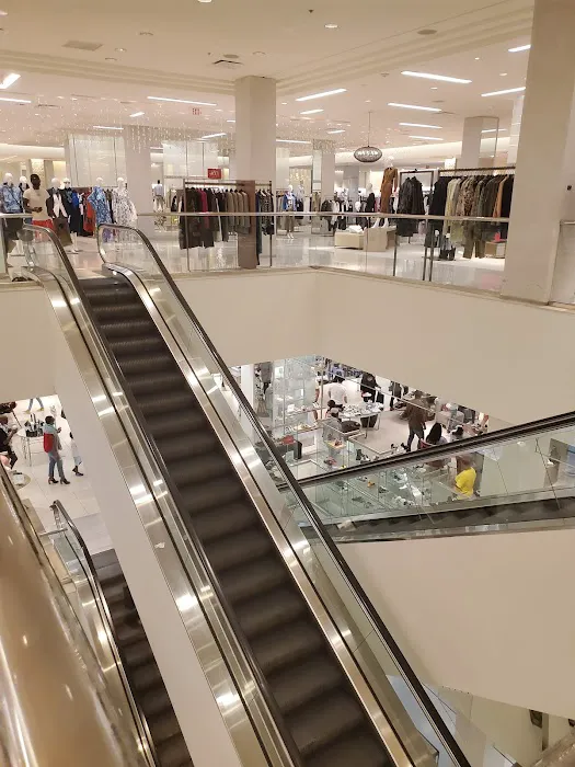Saks Fifth Avenue 2