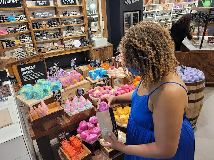 Lush Cosmetics Lenox Square 8