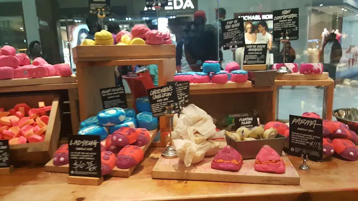 Lush Cosmetics Perimeter Mall 4