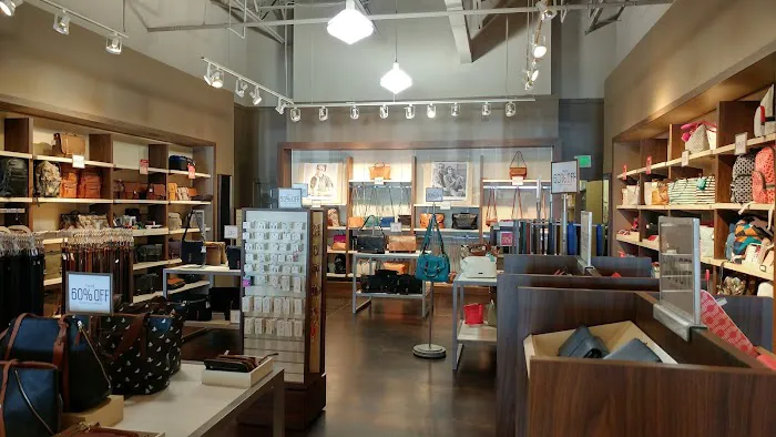 Tanger Outlets Commerce 4