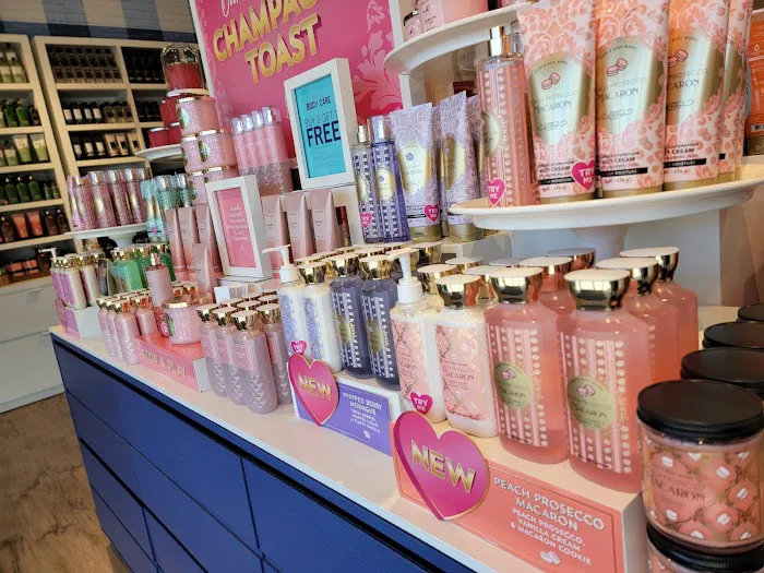 Bath & Body Works 4