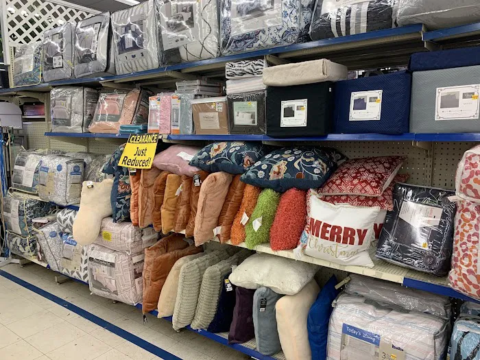 Roses Discount Store 9