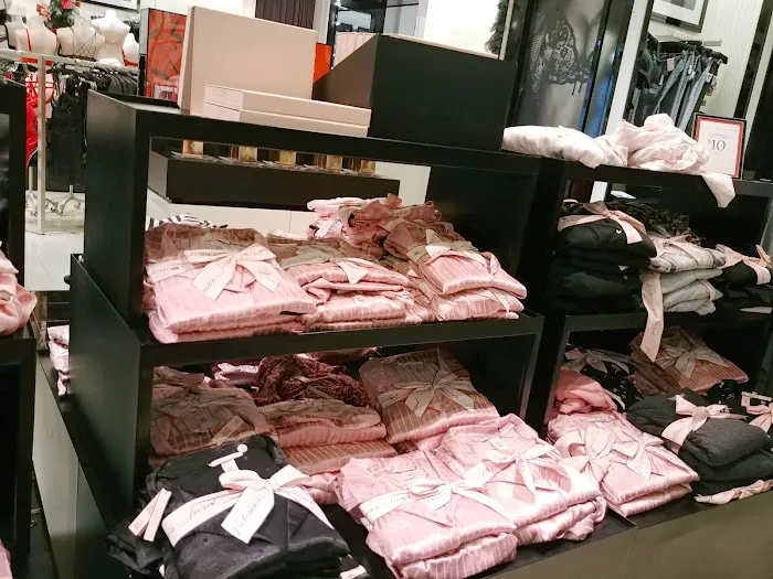 Victoria's Secret & PINK by Victoria's Secret 6