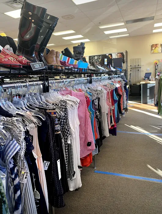 Clothes Mentor South Windsor, CT 8