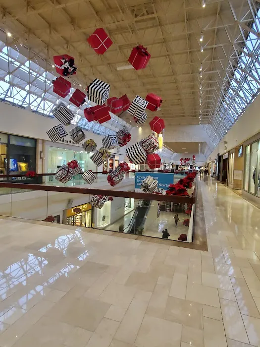 Bloomingdale's 7