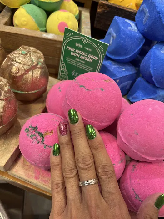 Lush Cosmetics South Shore Plaza 7