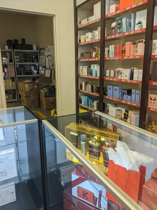 FRAGRANCE OUTLET 3