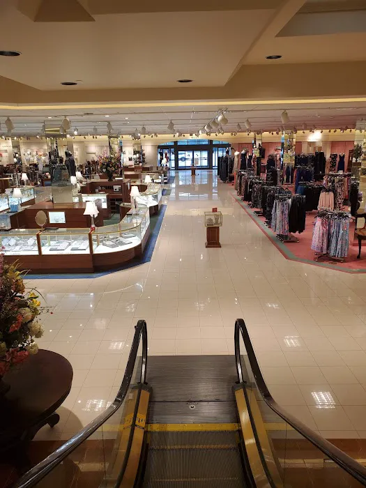 Von Maur 1