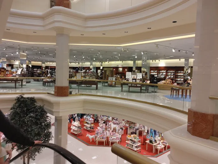 Von Maur 5