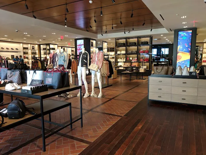 COACH Outlet 5