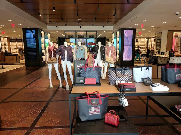 COACH Outlet 8