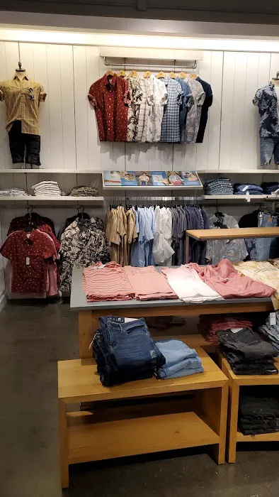 TUMI Outlet Store - Tanger Outlet Savannah 1