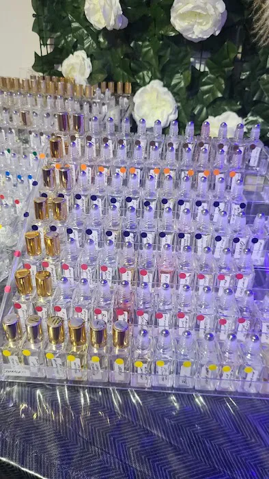 LUXE Fragrance Bar 8