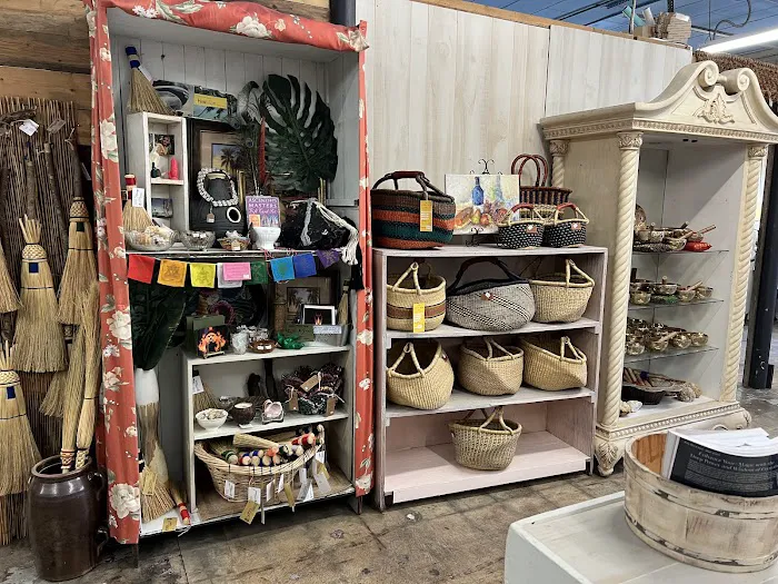 Inner Perfect Curiosities Shop + Apothecary & Community Space - Intuitive / Energy, Classes & More 8