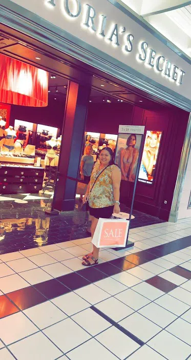 Victoria's Secret & PINK by Victoria's Secret 8